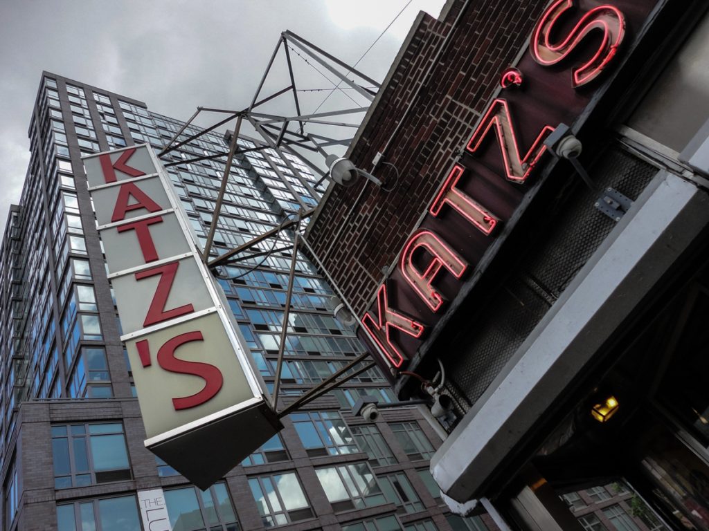Katz's, enseigne delicatessen à New York